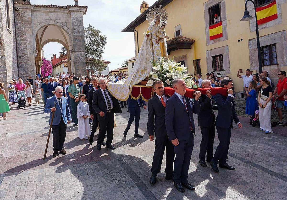 Llanes honra a su patrona