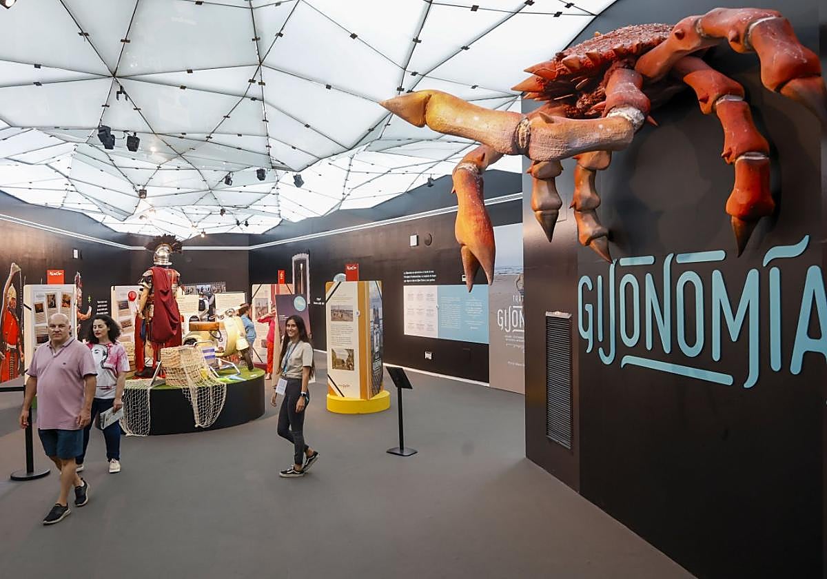 'Gijonomía'. El estand de Gijón, repleto de referencias a los atractivos de la ciudad contadas por los propios ciudadanos.