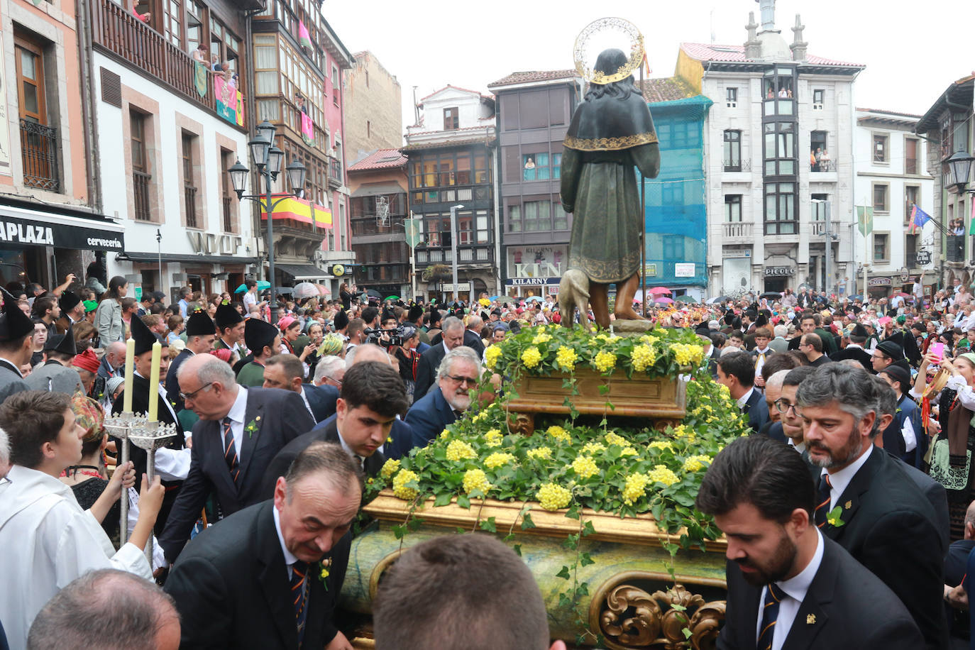 Emoción en Llanes por San Roque