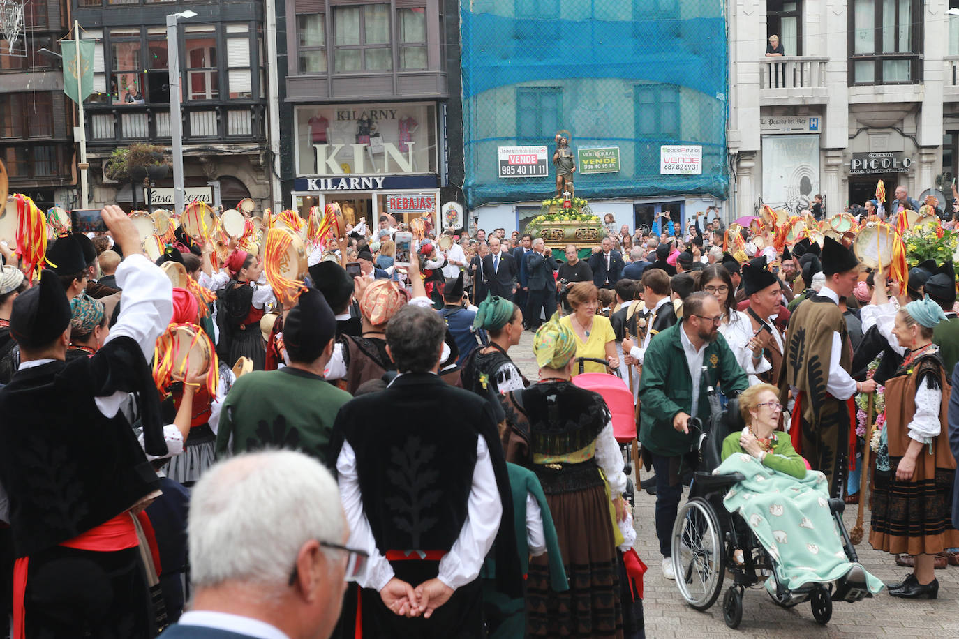 Emoción en Llanes por San Roque