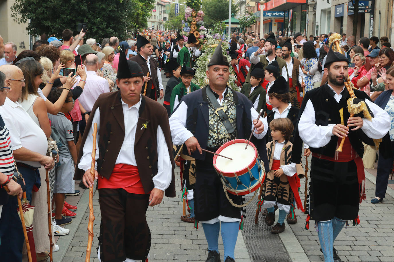 Emoción en Llanes por San Roque