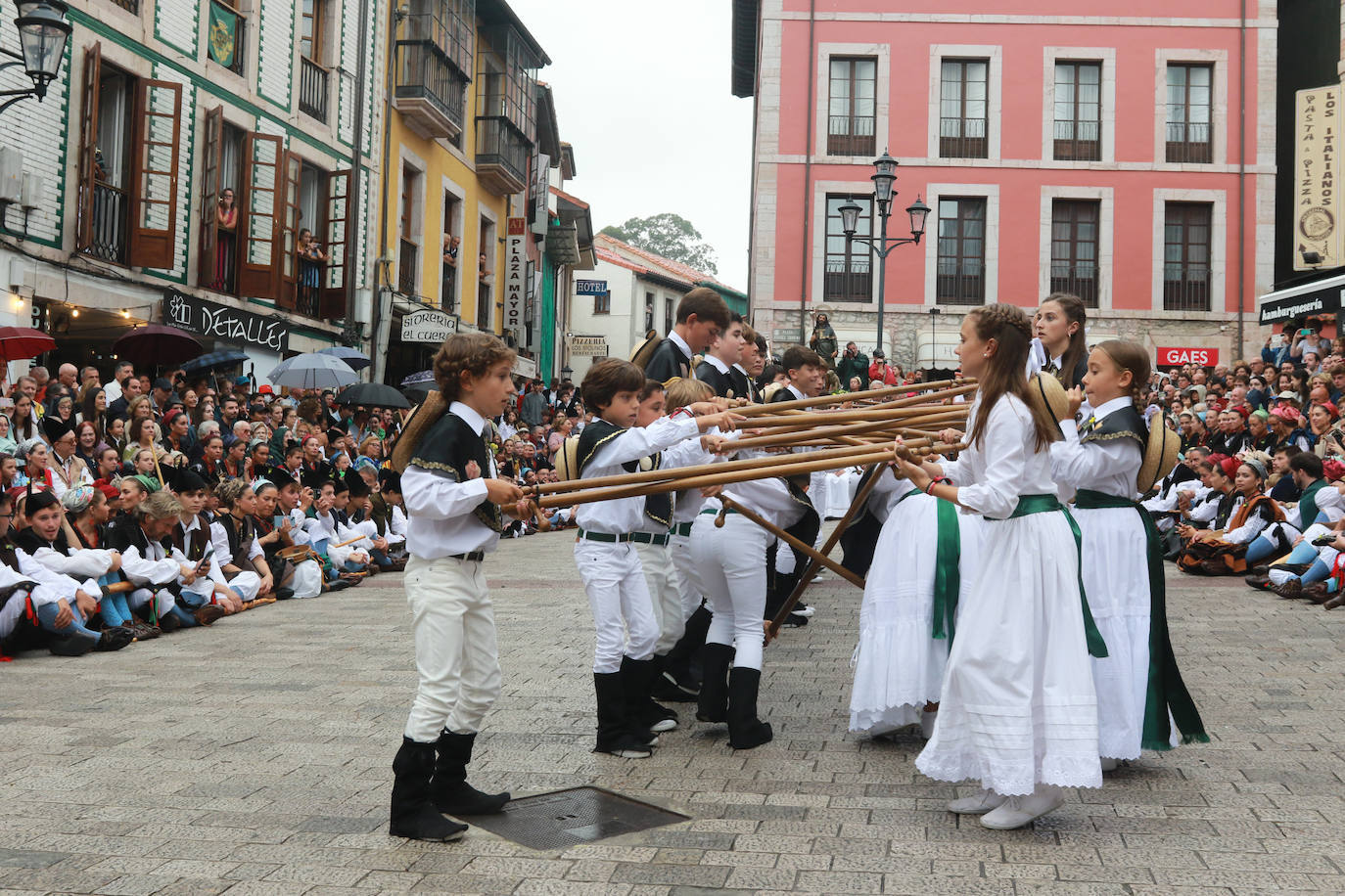 Emoción en Llanes por San Roque