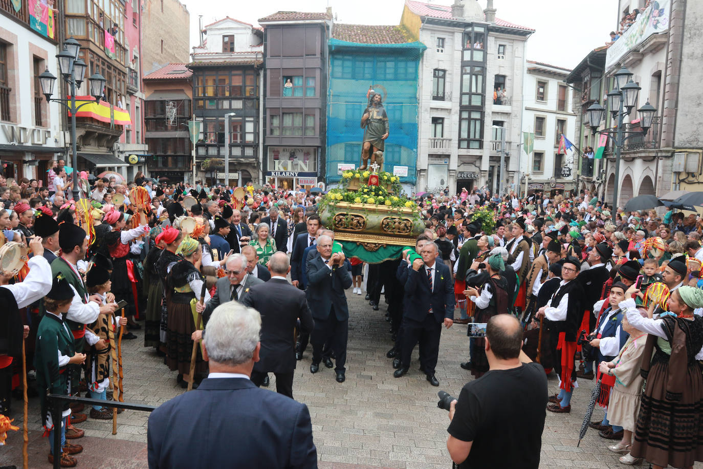 Emoción en Llanes por San Roque