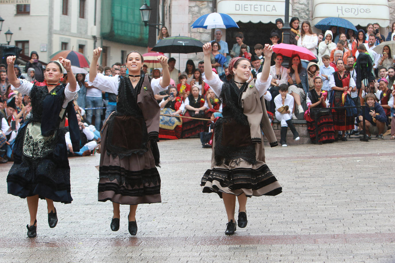 Emoción en Llanes por San Roque