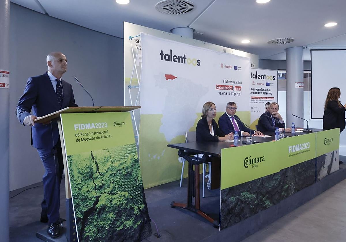 Mesa institucional.César Andrino, Ángeles Fernández-Ahúja, Carlos Sierra y Pedro López Ferrer.
