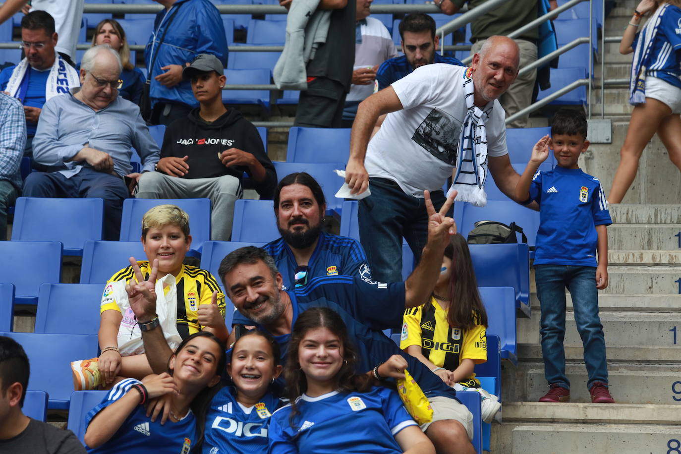 ¿Estuviste en el Real Oviedo - Racing de Ferrol? ¡Búscate en las fotos!