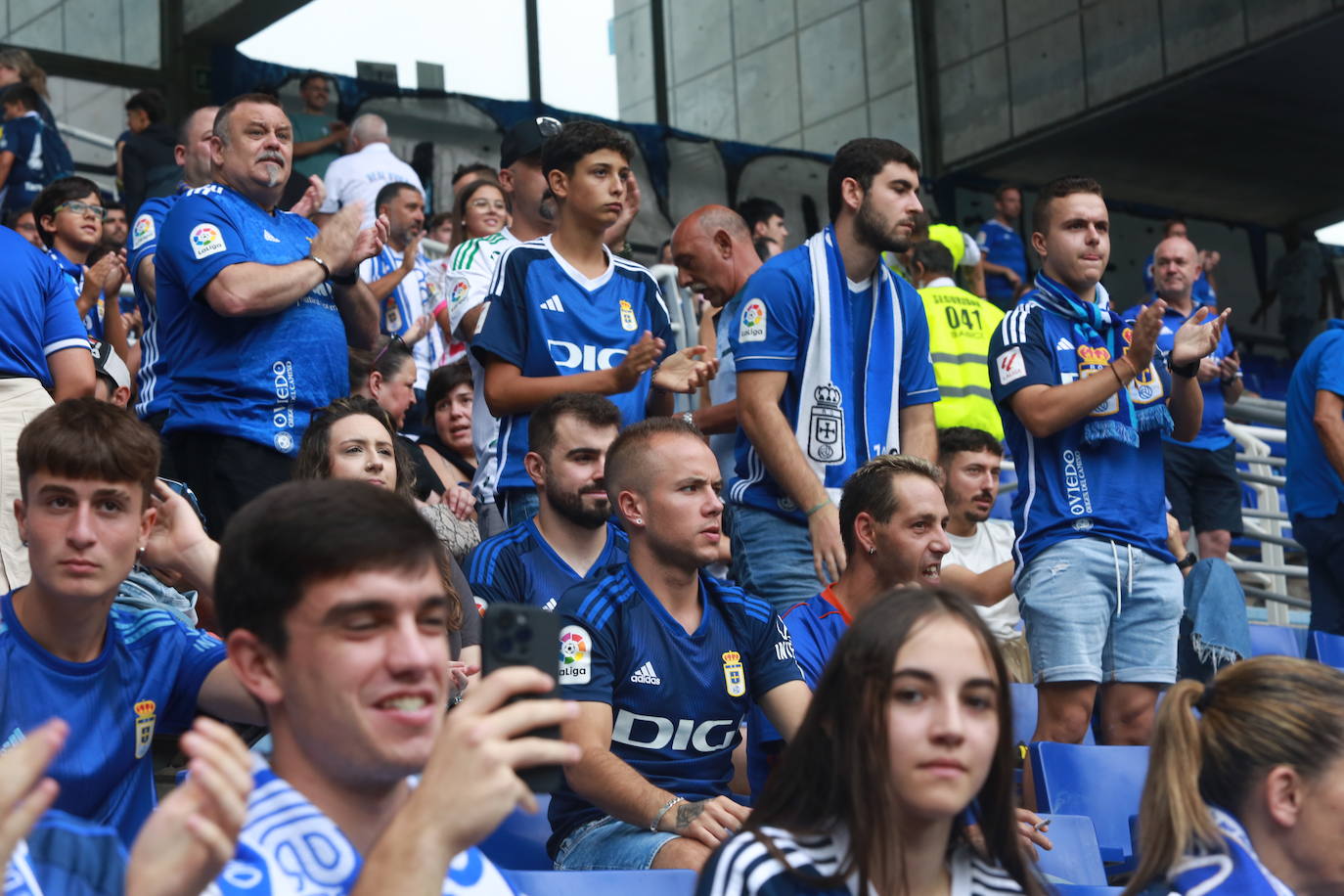 ¿Estuviste en el Real Oviedo - Racing de Ferrol? ¡Búscate en las fotos!