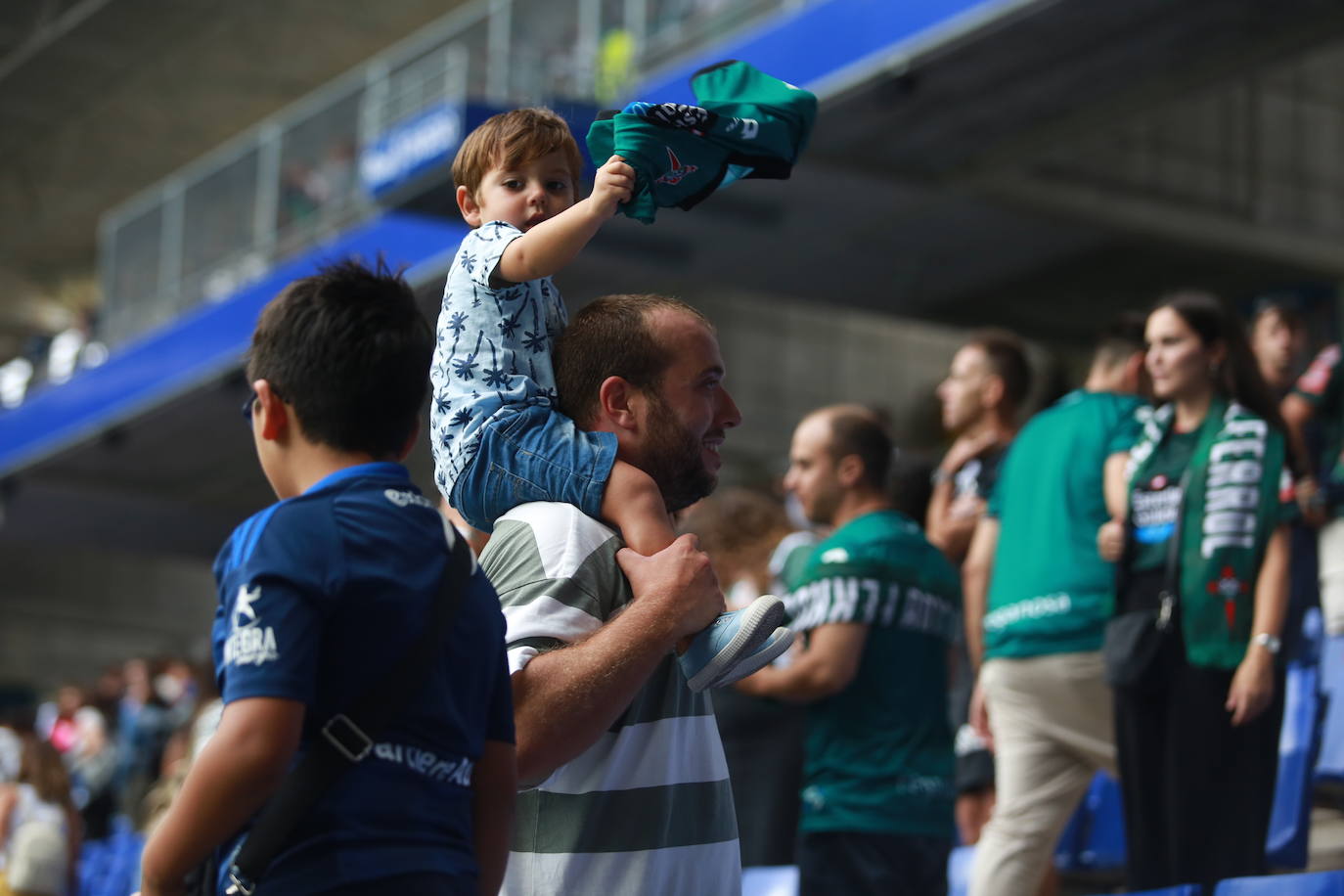 ¿Estuviste en el Real Oviedo - Racing de Ferrol? ¡Búscate en las fotos!