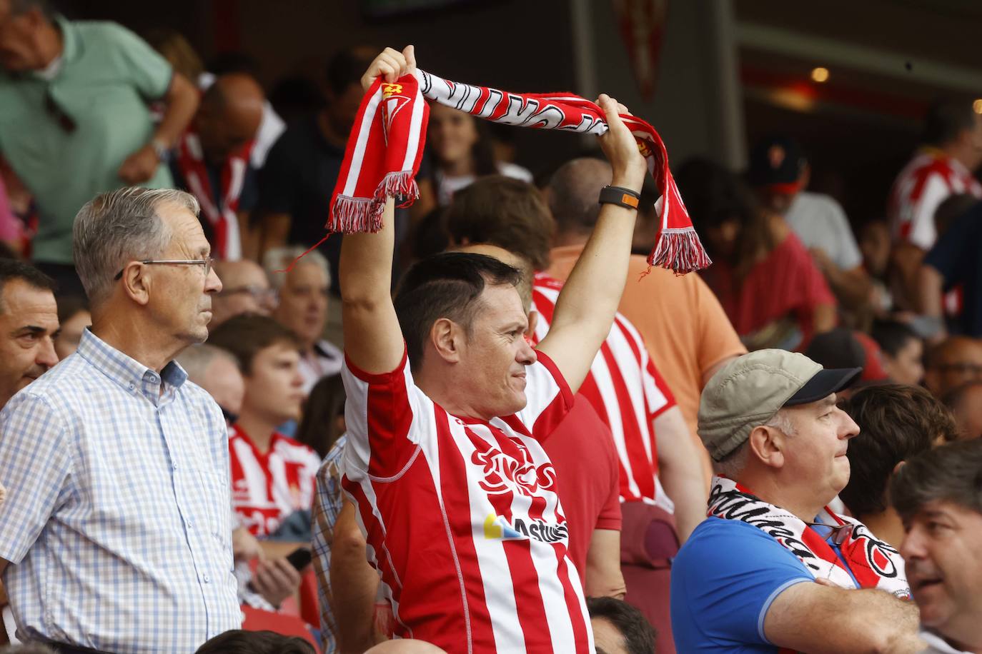 ¿Estuviste en el Sporting - Mirandés? ¡Búscate en las fotos!