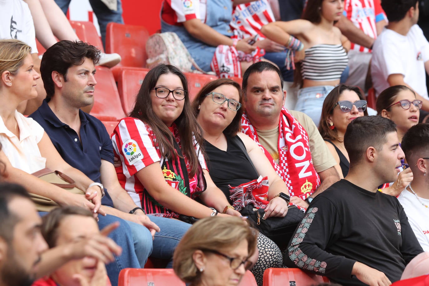 ¿Estuviste en el Sporting - Mirandés? ¡Búscate en las fotos!