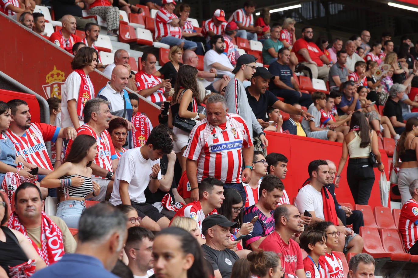 ¿Estuviste en el Sporting - Mirandés? ¡Búscate en las fotos!