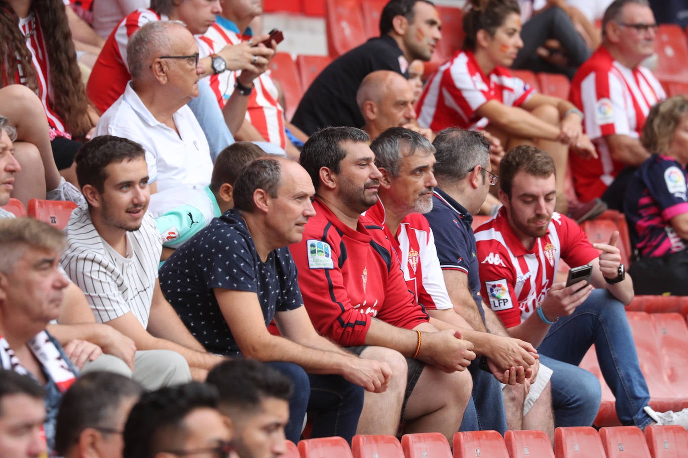 ¿Estuviste en el Sporting - Mirandés? ¡Búscate en las fotos!