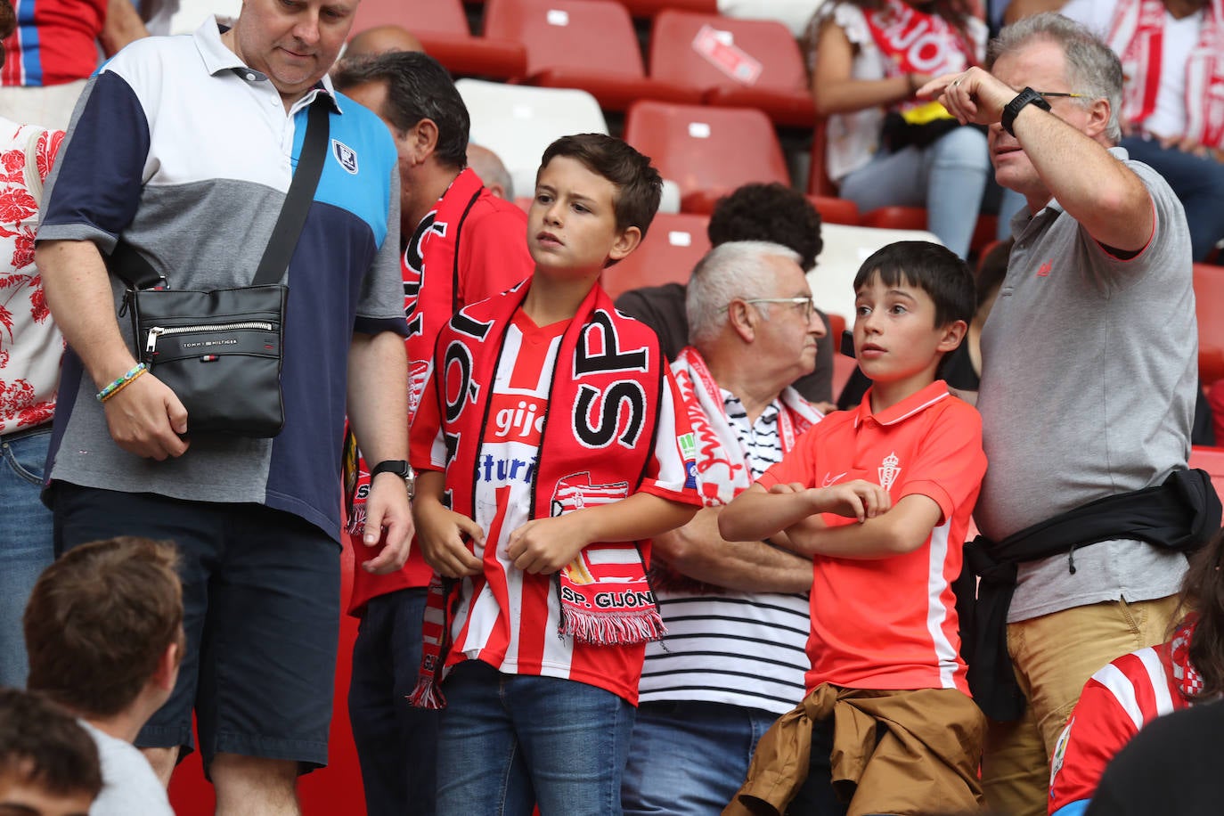 ¿Estuviste en el Sporting - Mirandés? ¡Búscate en las fotos!