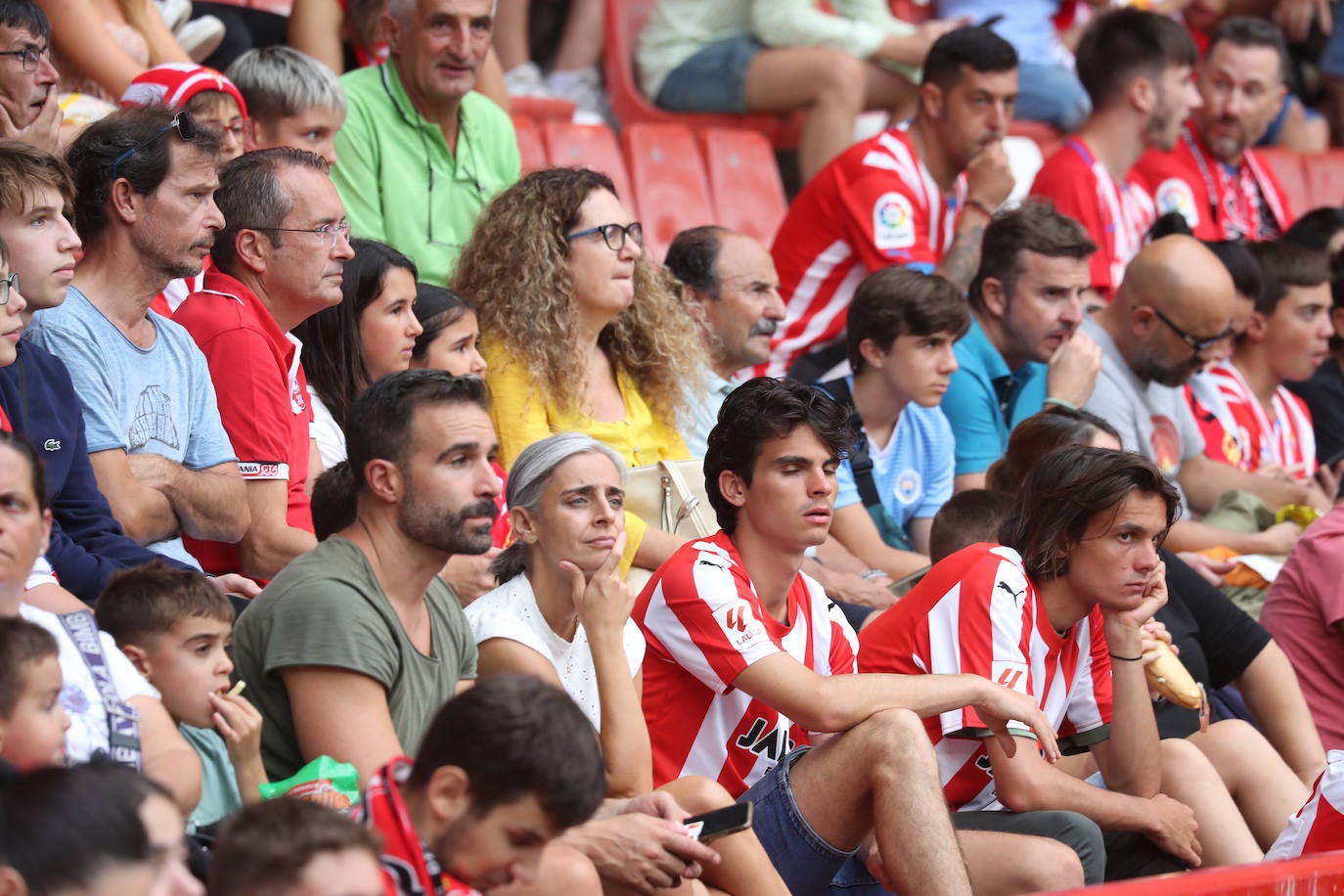 ¿Estuviste en el Sporting - Mirandés? ¡Búscate en las fotos!