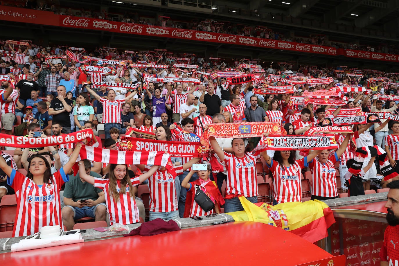 ¿Estuviste en el Sporting - Mirandés? ¡Búscate en las fotos!