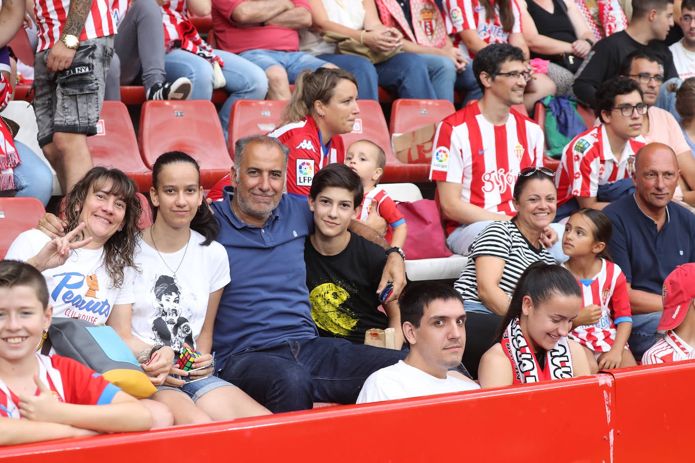 ¿Estuviste en el Sporting - Mirandés? ¡Búscate en las fotos!