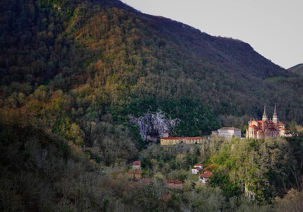 Vista aerea de la ruta de La Cruz de Priena a Covadonga.