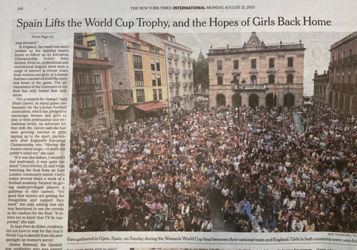 Una página del 'New York Times' que refleja la imagen de Gijón.