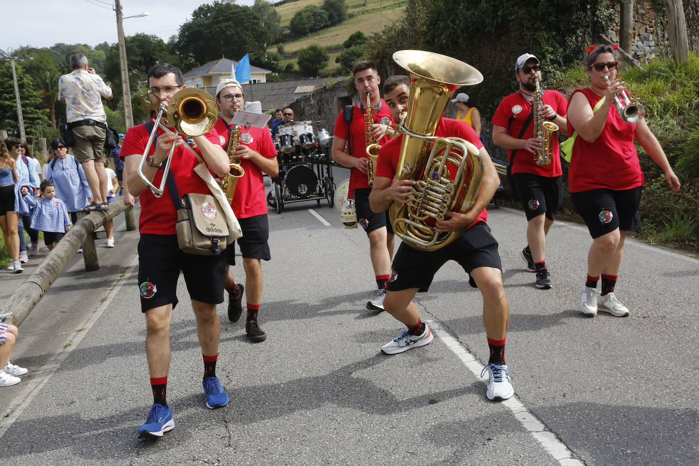 La folixa de San Timoteo llena Luarca