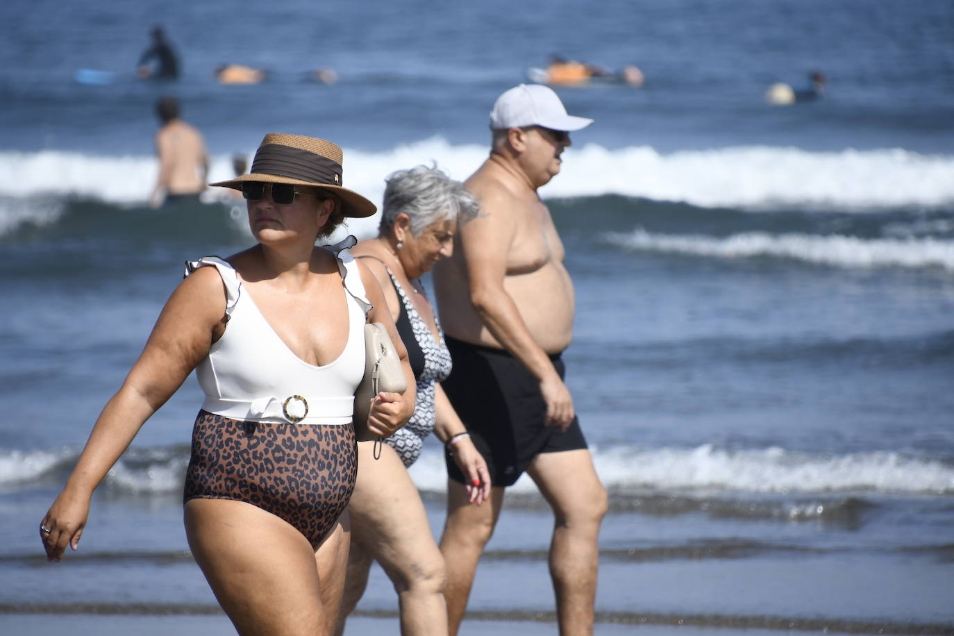 Asturias busca agua y sombra para refrescarse