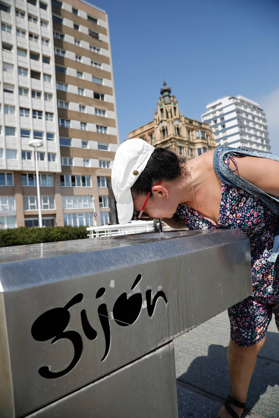 Asturias busca agua y sombra para refrescarse