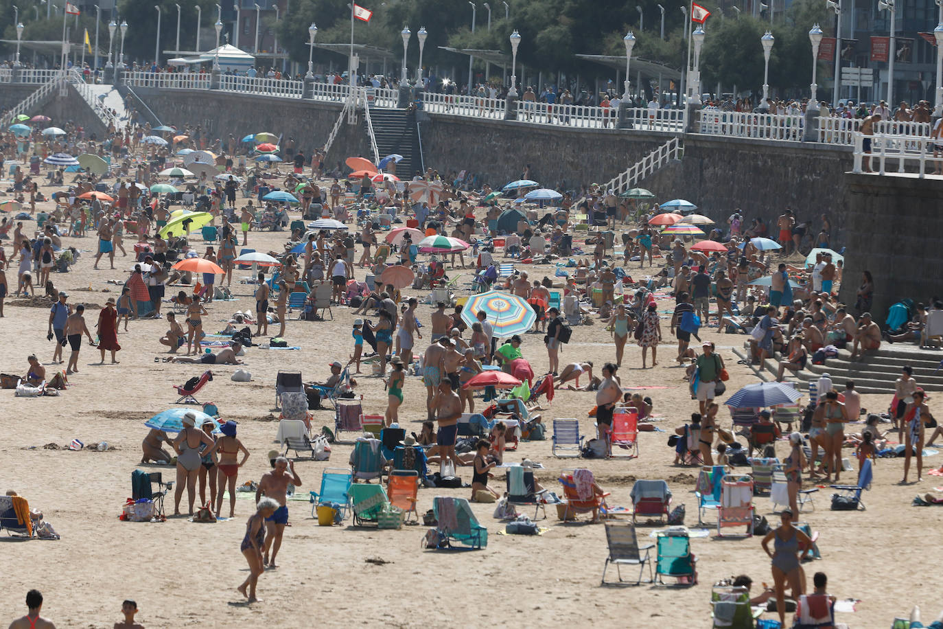 Asturias busca agua y sombra para refrescarse