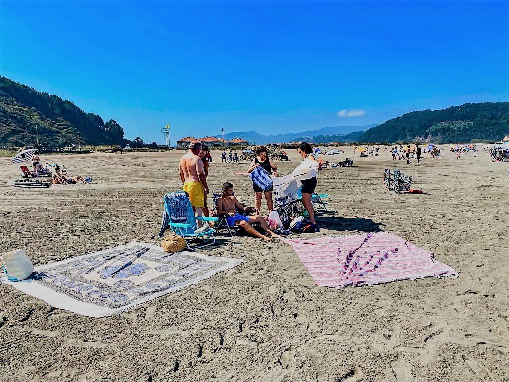 Asturias busca agua y sombra para refrescarse