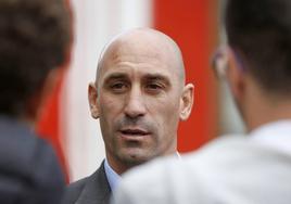 Luis Rubiales, presidente de la Federación Española de Fútbol, en una visita a las instalaciones de la Escuela de Futbol de Mareo, en una imagen de archivo.