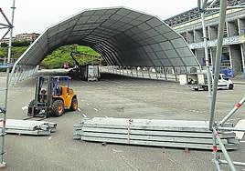 Avanzan las labores de montaje de la carpa de La Ería.