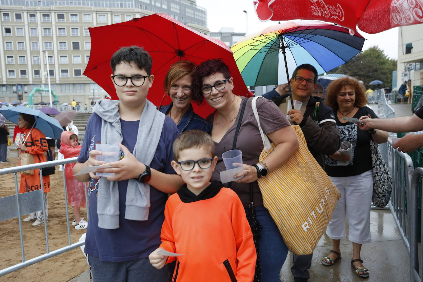 ¿Estuviste en el récord mundial de escanciado de Gijón? ¡Búscate! (1)