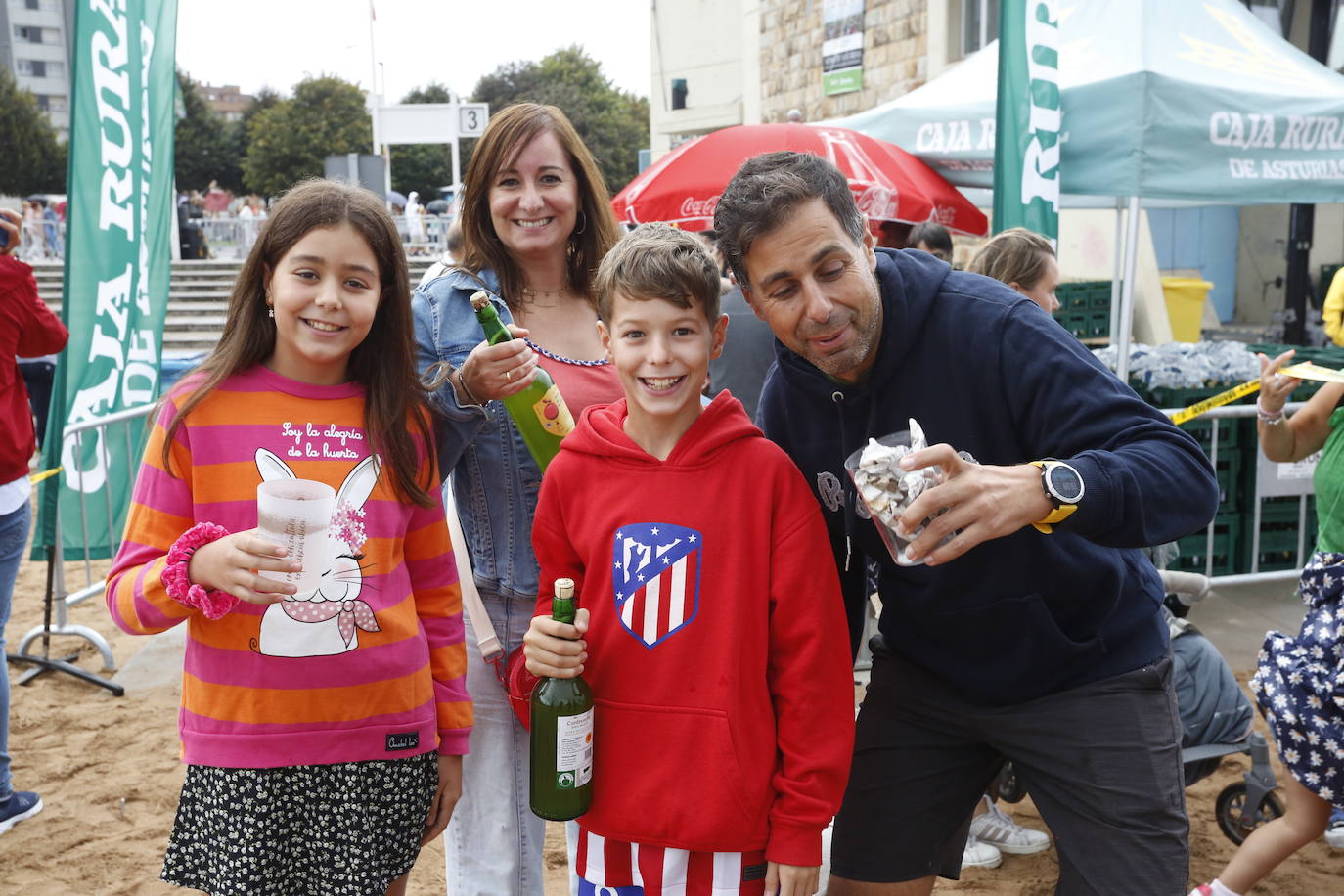 ¿Estuviste en el récord mundial de escanciado de Gijón? ¡Búscate! (2)