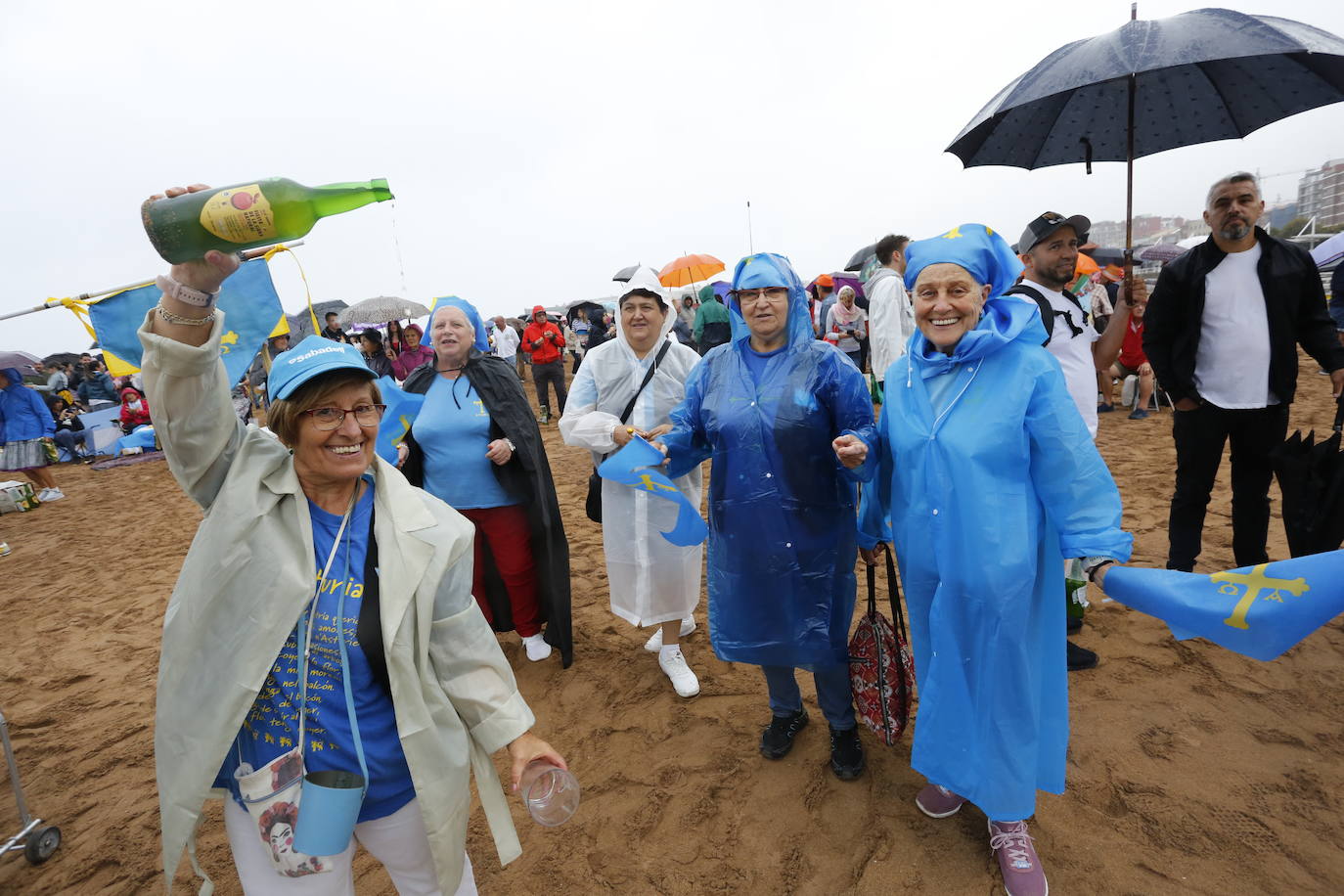 ¿Estuviste en el récord mundial de escanciado de Gijón? ¡Búscate! (2)