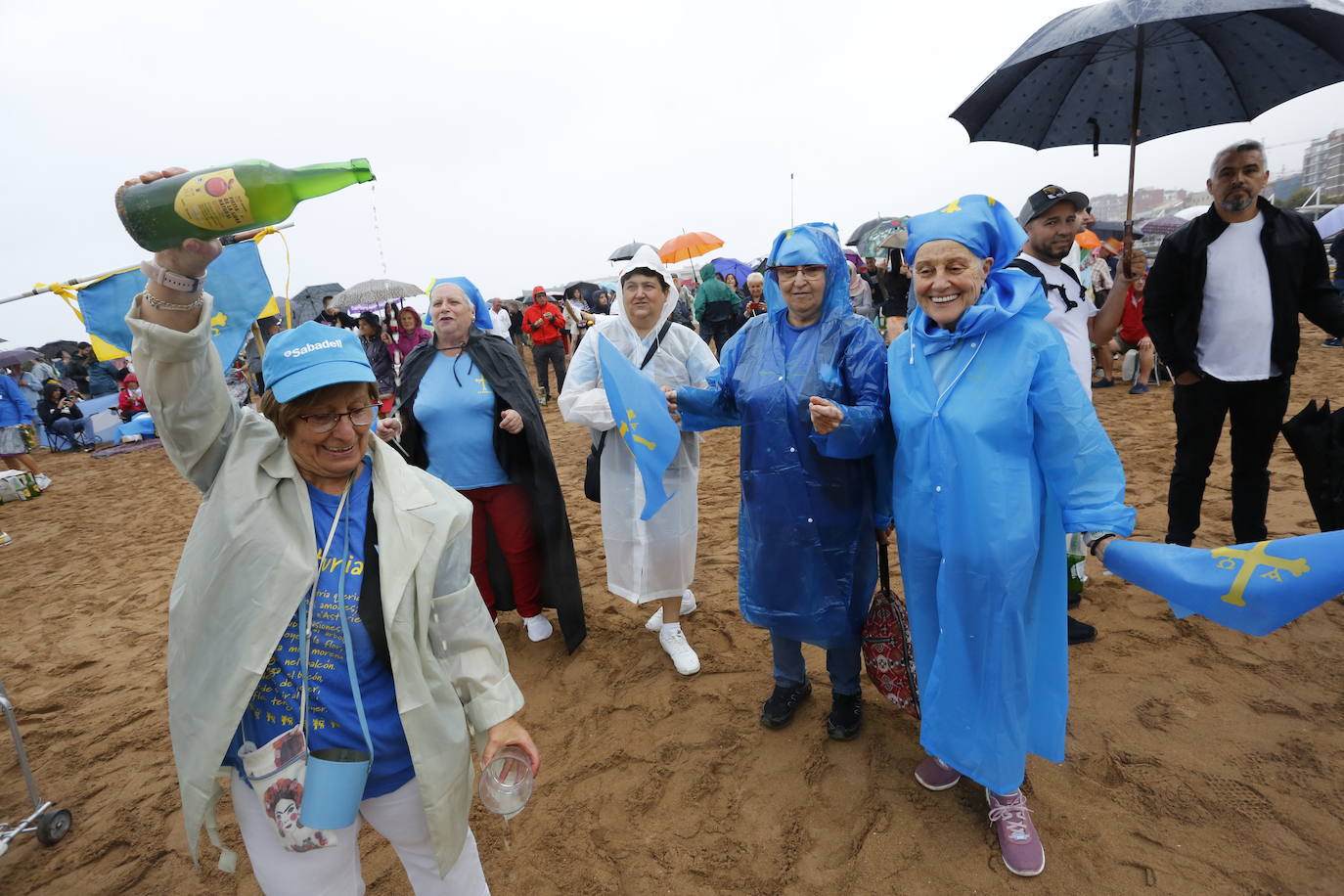 ¿Estuviste en el récord mundial de escanciado de Gijón? ¡Búscate! (2)