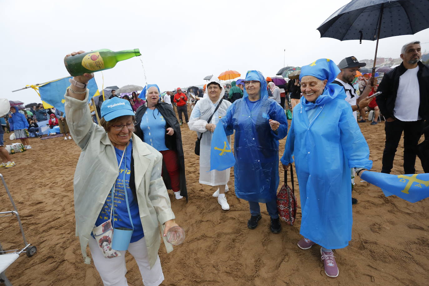 ¿Estuviste en el récord mundial de escanciado de Gijón? ¡Búscate! (2)