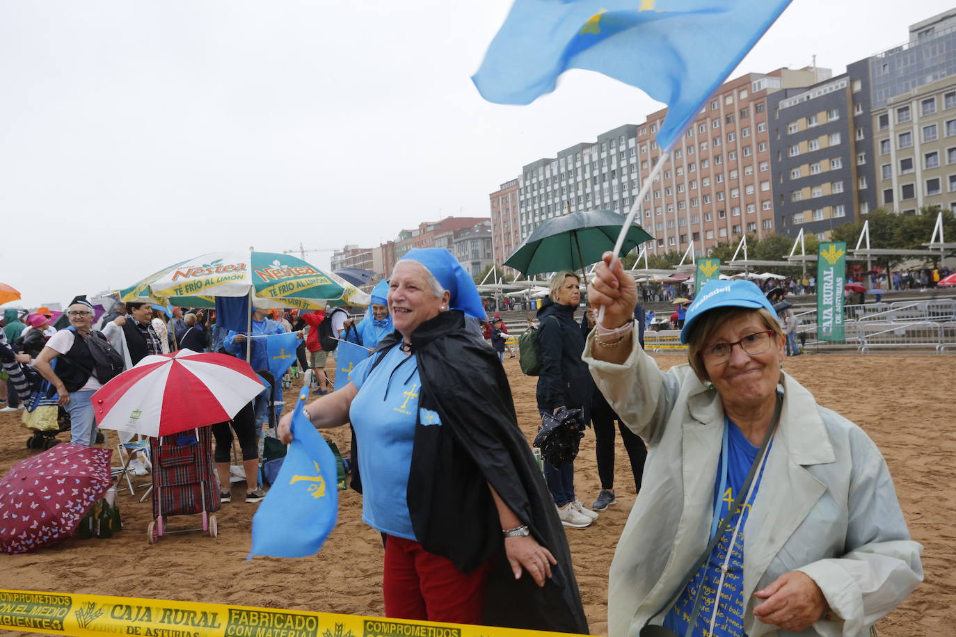 ¿Estuviste en el récord mundial de escanciado de Gijón? ¡Búscate! (2)