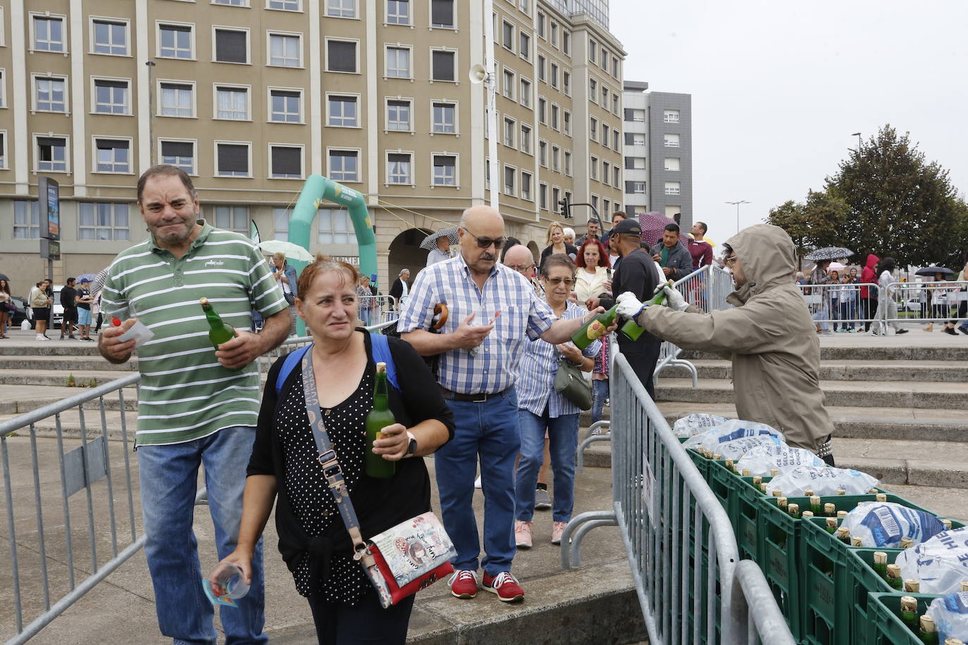 ¿Estuviste en el récord mundial de escanciado de Gijón? ¡Búscate! (1)