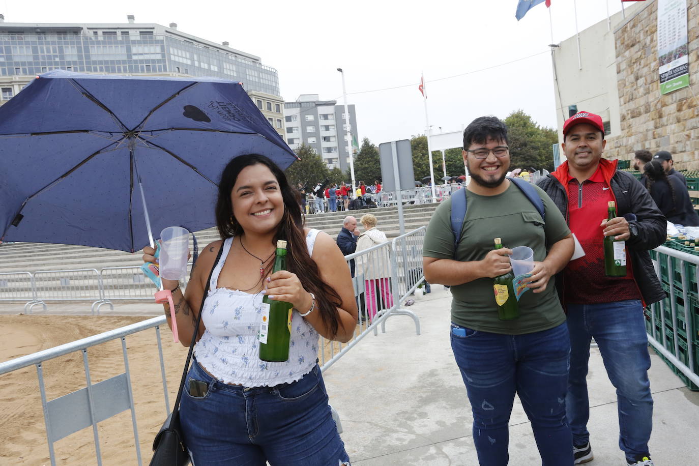 ¿Estuviste en el récord mundial de escanciado de Gijón? ¡Búscate! (1)