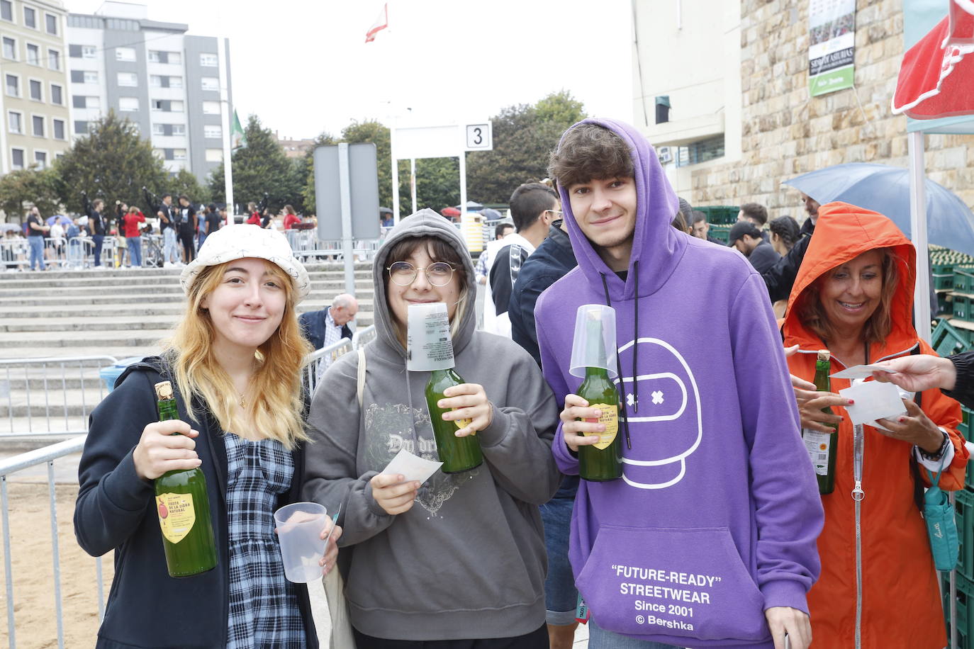 ¿Estuviste en el récord mundial de escanciado de Gijón? ¡Búscate! (1)