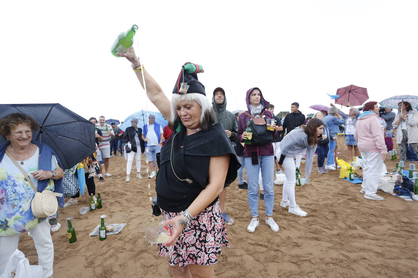 ¿Estuviste en el récord mundial de escanciado de Gijón? ¡Búscate! (1)