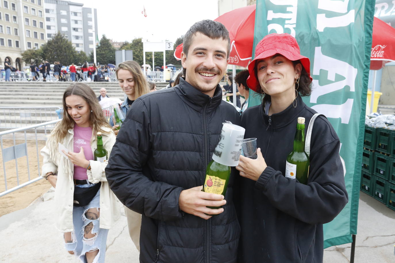 ¿Estuviste en el récord mundial de escanciado de Gijón? ¡Búscate! (1)