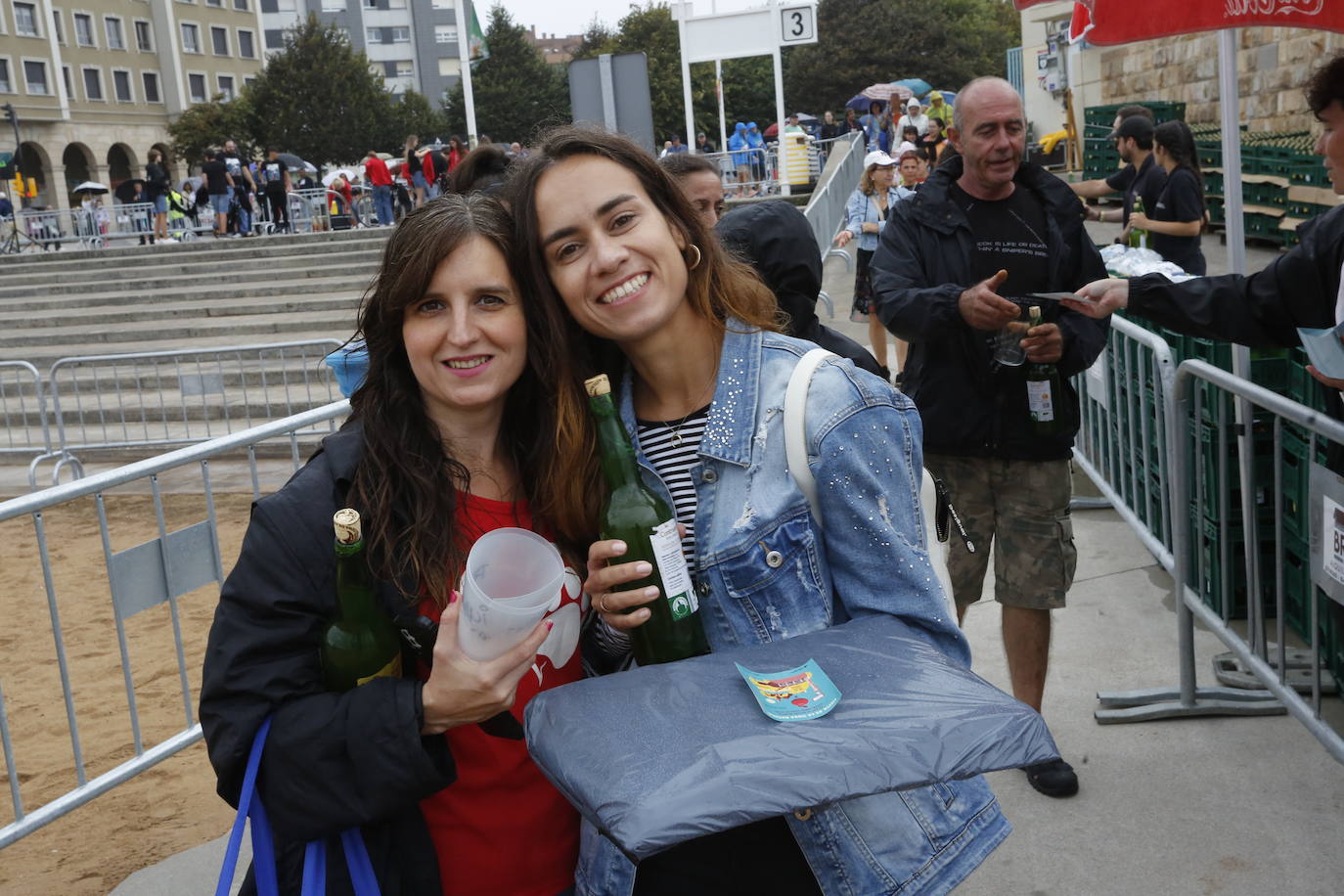 ¿Estuviste en el récord mundial de escanciado de Gijón? ¡Búscate! (1)