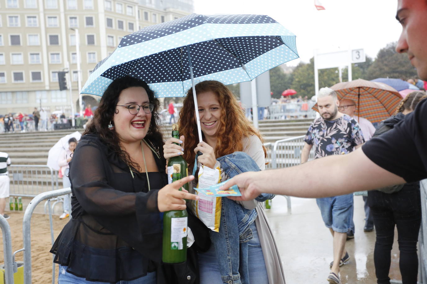 ¿Estuviste en el récord mundial de escanciado de Gijón? ¡Búscate! (1)