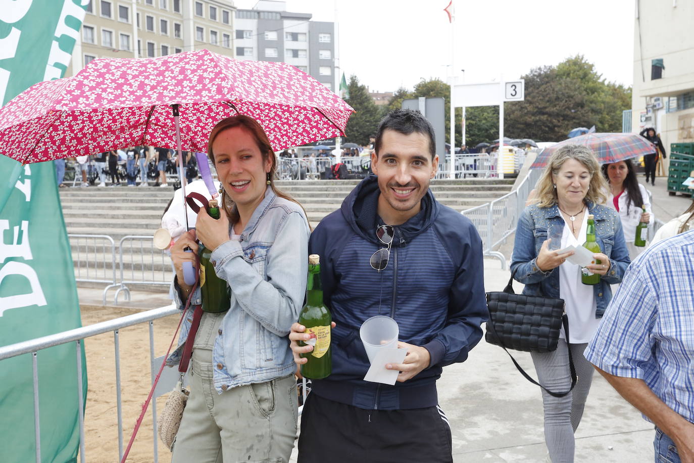 ¿Estuviste en el récord mundial de escanciado de Gijón? ¡Búscate! (1)