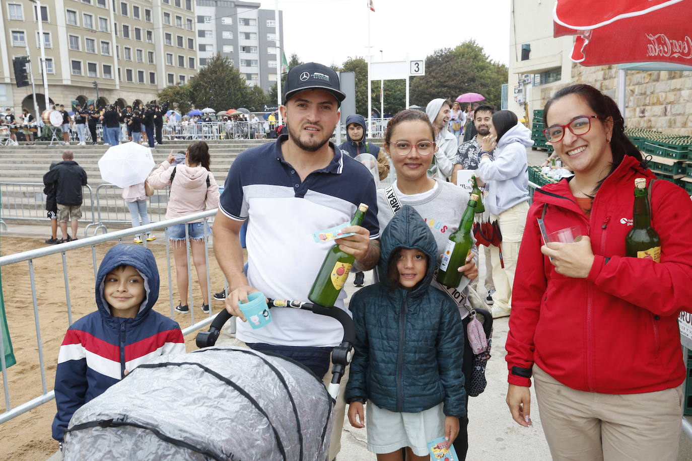 ¿Estuviste en el récord mundial de escanciado de Gijón? ¡Búscate! (1)