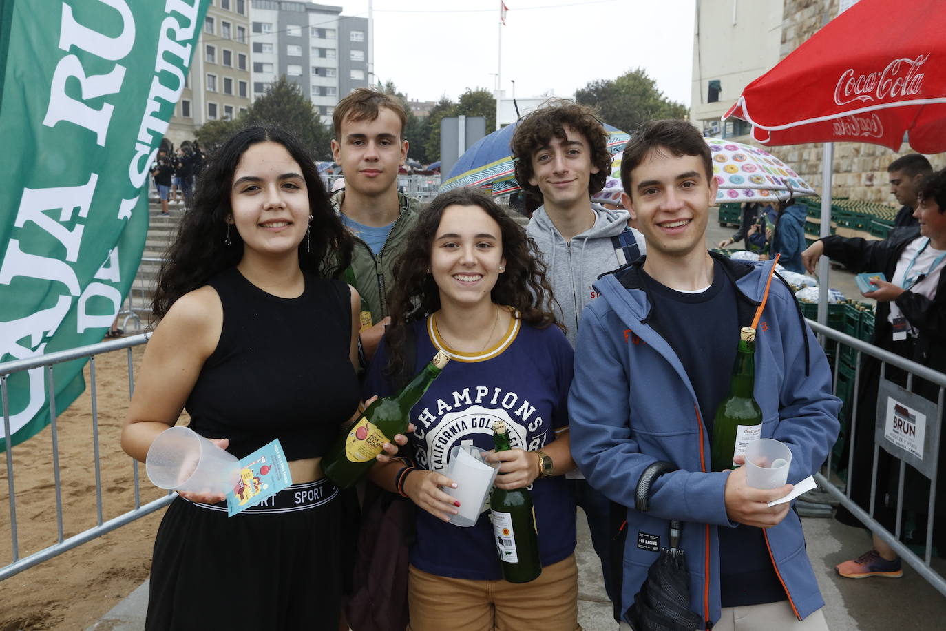 ¿Estuviste en el récord mundial de escanciado de Gijón? ¡Búscate! (1)