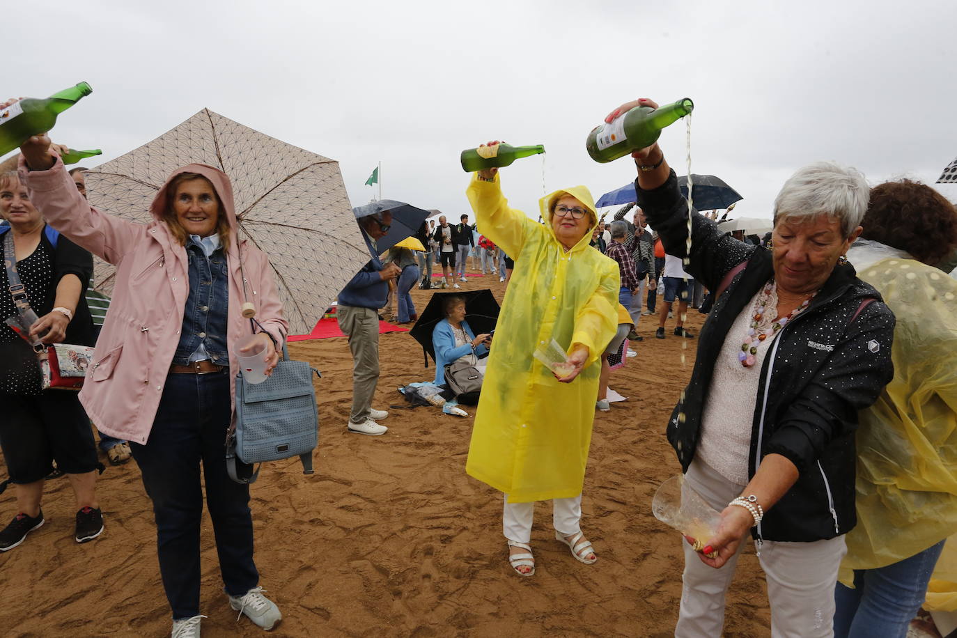 ¿Estuviste en el récord mundial de escanciado de Gijón? ¡Búscate! (1)