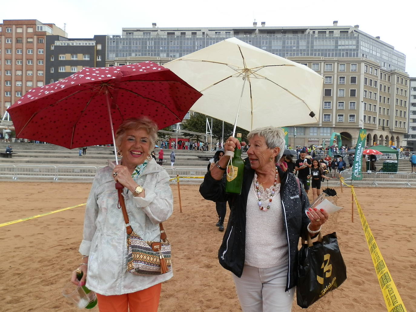 ¿Estuviste en el récord mundial de escanciado de Gijón? ¡Búscate!