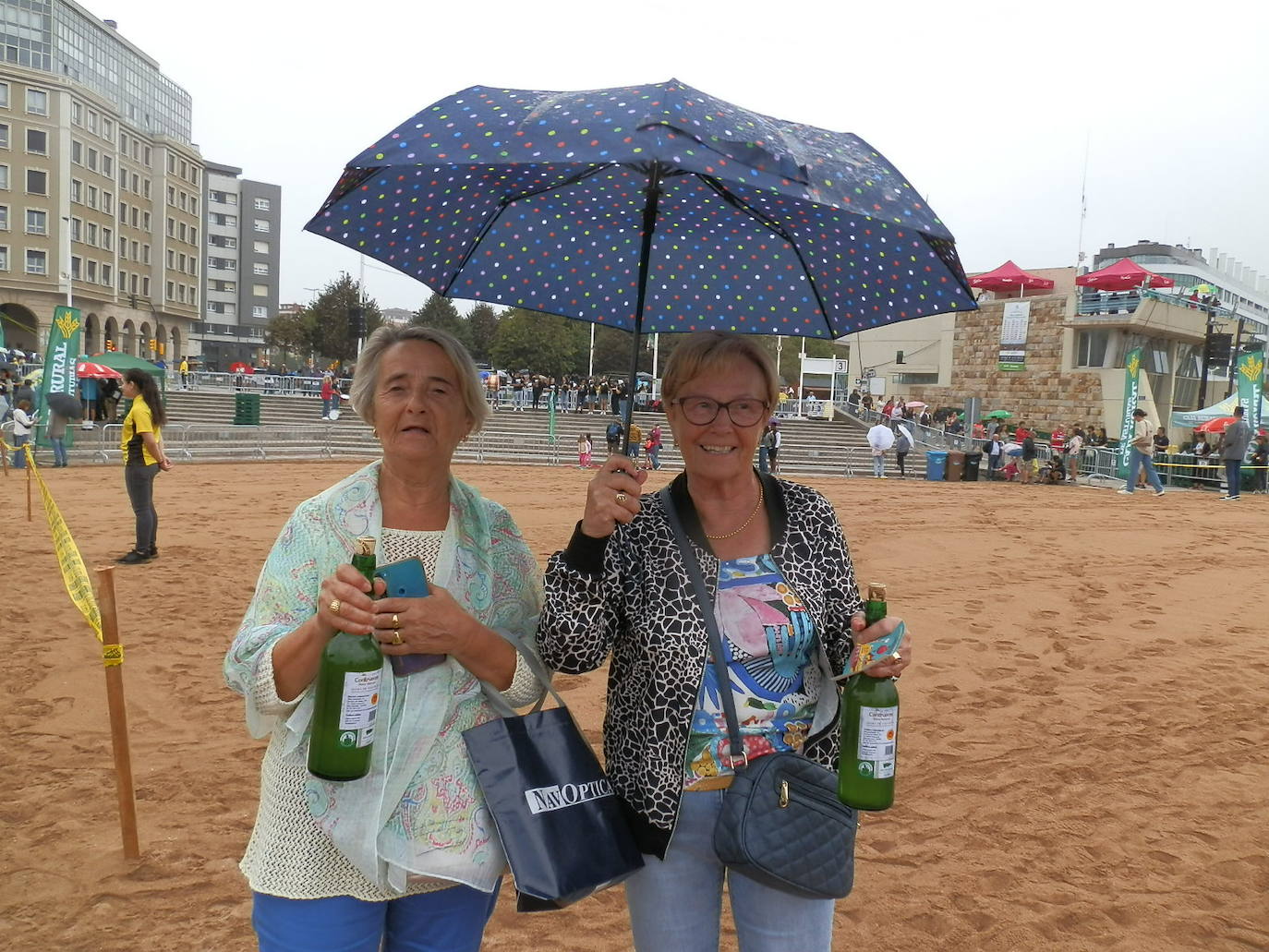 ¿Estuviste en el récord mundial de escanciado de Gijón? ¡Búscate!