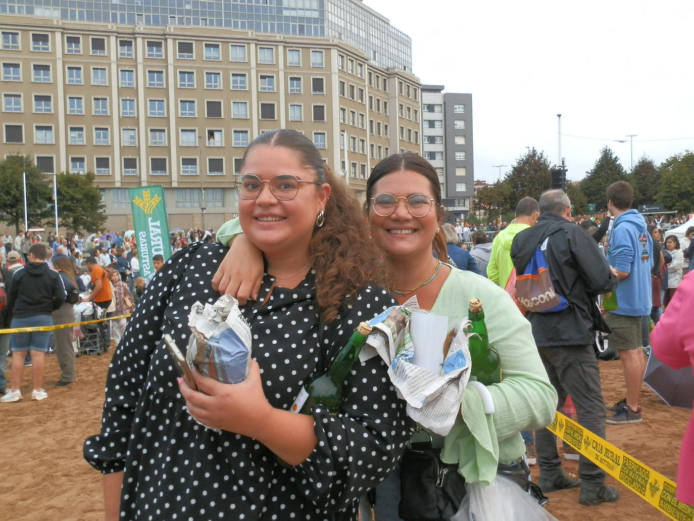 ¿Estuviste en el récord mundial de escanciado de Gijón? ¡Búscate!