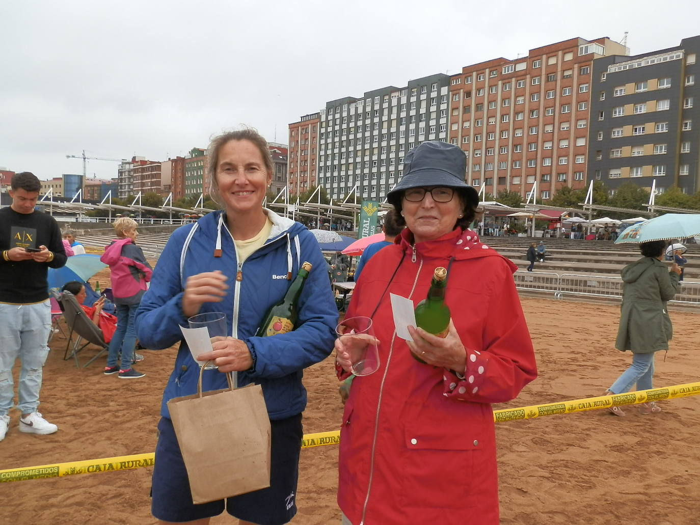 ¿Estuviste en el récord mundial de escanciado de Gijón? ¡Búscate!